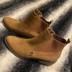 COPY - New ankle boots size 11